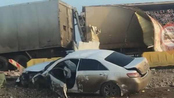 ДТП с участием двух грузовых автомобилей DAF и КамАЗ на трассе Симферополь-Керчь 25 января 2019 г.