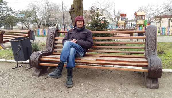 Альберт Иркабаев в центре села Молочного Сакского района