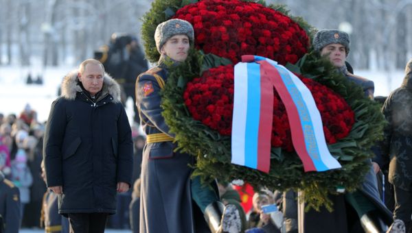 Президент РФ В. Путин принимает участие в мероприятиях в честь 75-летия освобождения Ленинграда от фашистской блокады
