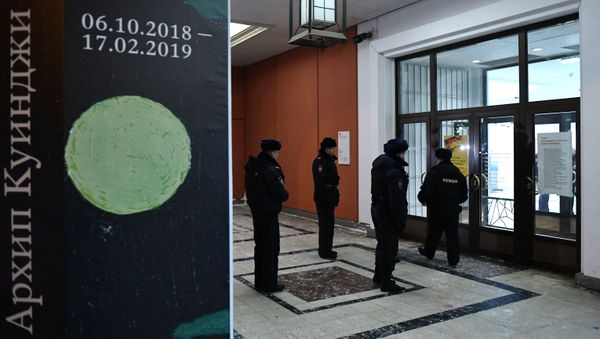 Обстановка у входа в Инженерный корпус Третьяковской галереи