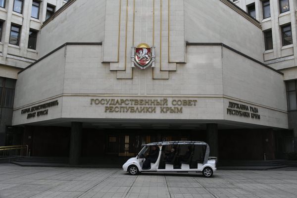 Тестовый проезд пассажиров на электробусе