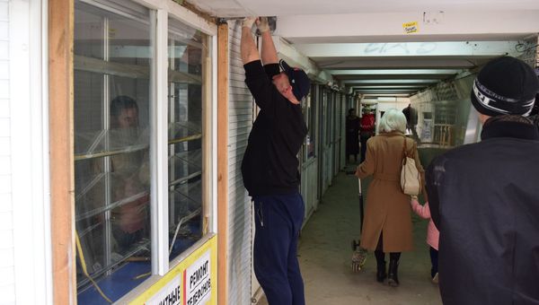 В подземном переходе на площади Куйбышева в Симферополе начался демонтаж НТО