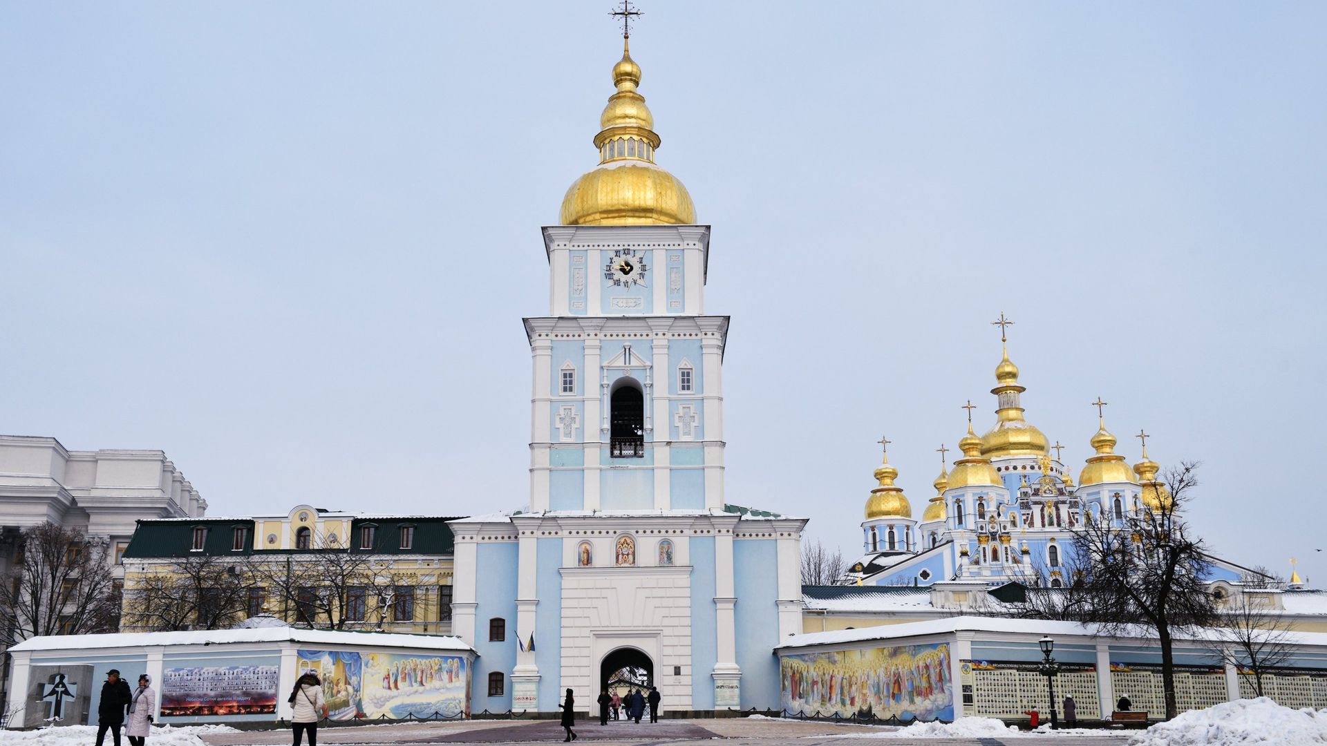 Почему в украинской церкви празднуют Рождество дважды — мнение священника. На фото: Михайловский Златоверхий монастырь - РИА Новости, 1920, 25.12.2022