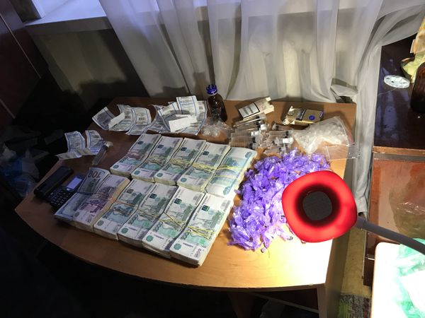 ФСБ задержала в Крыму лидера ОПГ наркоторговцев