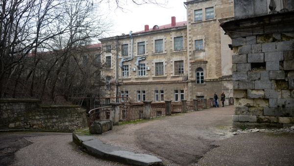 Часть заднего фасада Севастопольской Голландии Часть заднего фасада Севастопольской Голландии