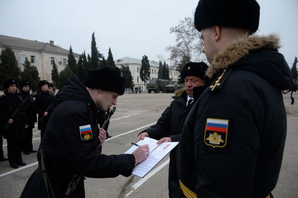 В Севастополе новобранцы отдельной бригады разведки Черноморского флота приняли военную присягу