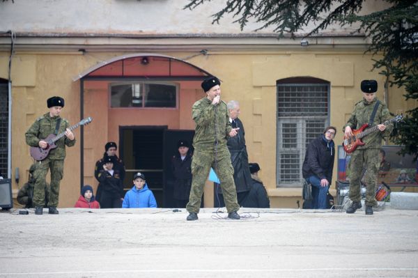Концерт в рамках церемонии принятия присяги новобранцами отдельной бригады разведки Черноморского флота в Севастополе