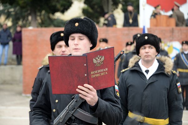 В Севастополе новобранцы отдельной бригады разведки Черноморского флота приняли военную присягу