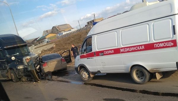 ДТП с участием грузового и легкового автомобилей в Симферополе. 3 февраля 2019