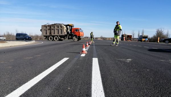 Нанесение дорожной разметки на трассе Таврида Нанесение дорожной разметки на трассе Таврида