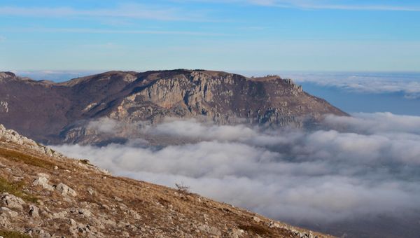 Вид на гору Демерджи в Крыму