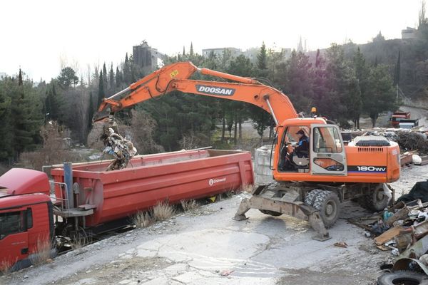 Ликвидация стихийной свалки на холме Дарсан в Ялте