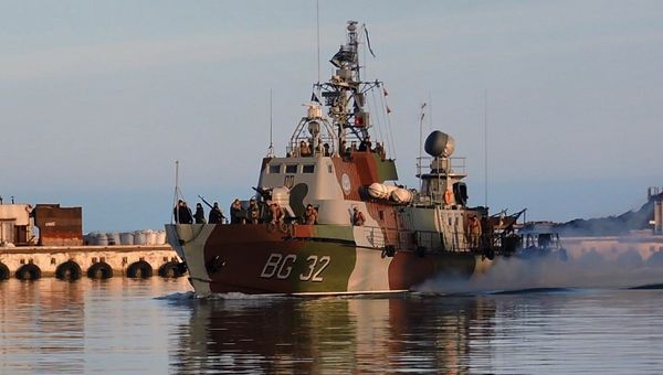 Катер ВМС Украины во время учений пограничников в Азовском море