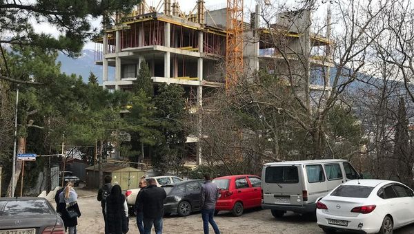Дом, который строят в Ялте с нарушениями