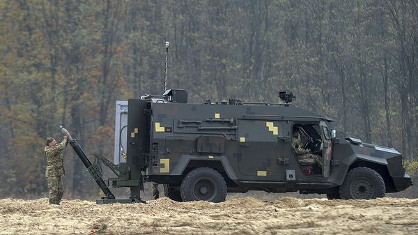 Украинские военные у минометного комплекса Барс-8ММК