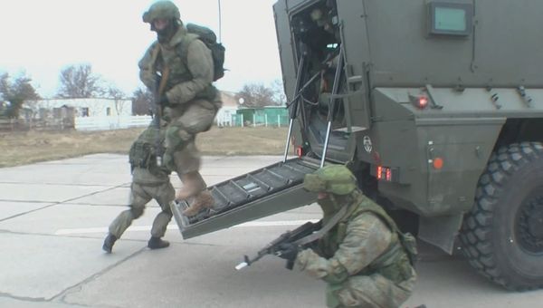 На Черноморском флоте прошла тренировка по отражению нападения условных диверсантов на аэродром морской авиации