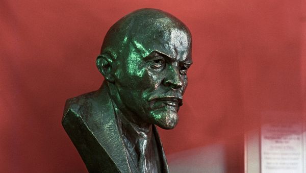 Бюст Ленина. Архивное фото