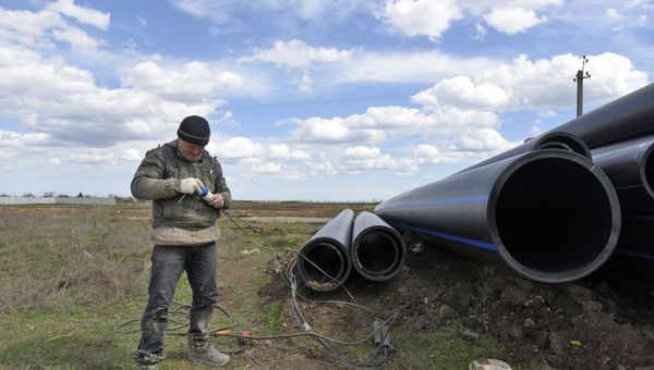 Прокладка трубопровода в Крыму для подачи воды