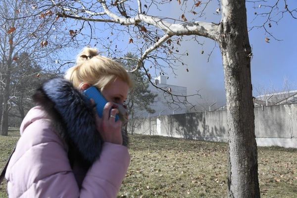 Видео с места пожара на заводе пластмасс в Симферополе 