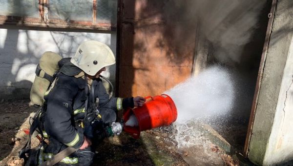 Пожар на заводе пластмасс в Симферополе