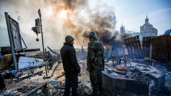 Сторонники оппозиции на площади Независимости в Киеве, где произошли столкновения митингующих и сотрудников милиции