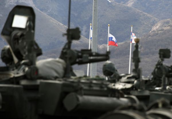Танки Т-72Б3 на территории отдельной бригады береговой обороны Черноморского флота в Крыму