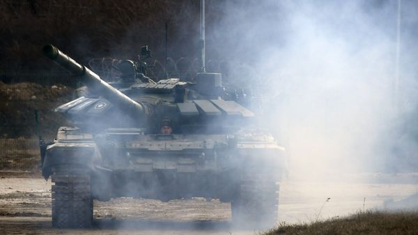 Танки Т-72Б3 на территории отдельной бригады береговой обороны Черноморского флота в Крыму