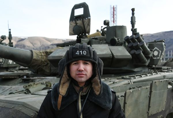 Командир третьего взвода первой танковой роты лейтенант Николай Колеев