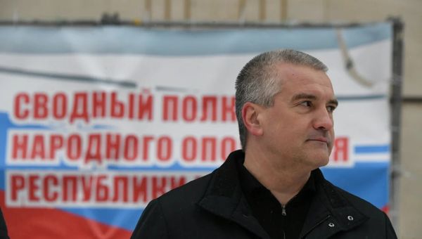 Глава Крыма Сергей Аксенов на праздновании в Симферополе Дня защитника Отечества и пятой годовщины со дня образования сводного полка Народного ополчения РК