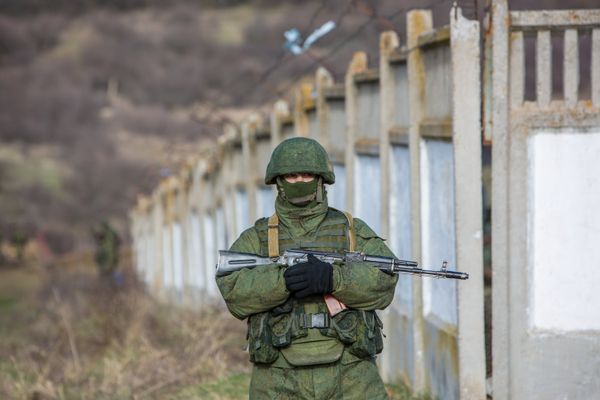 Военные в поселке Перевальное под Симферополем