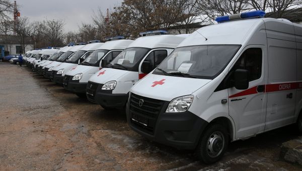 В Крыму передали 26 новых автомобилей для семи районных станций скорой помощи