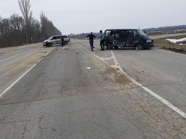Авария с участием двух микроавтобусов в Кировском районе Крыма