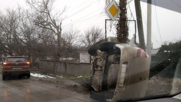 По дороге на симферопольский Абдал перевернулась Лада