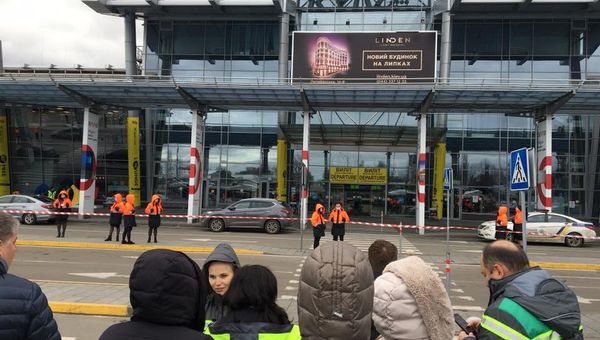 Эвакуация пассажиров в аэропорту Киев. 27 февраля 2019 Эвакуация пассажиров в аэропорту Киев. 27 февраля 2019