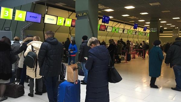 Пассажиры аэропорта Киев Пассажиры аэропорта Киев