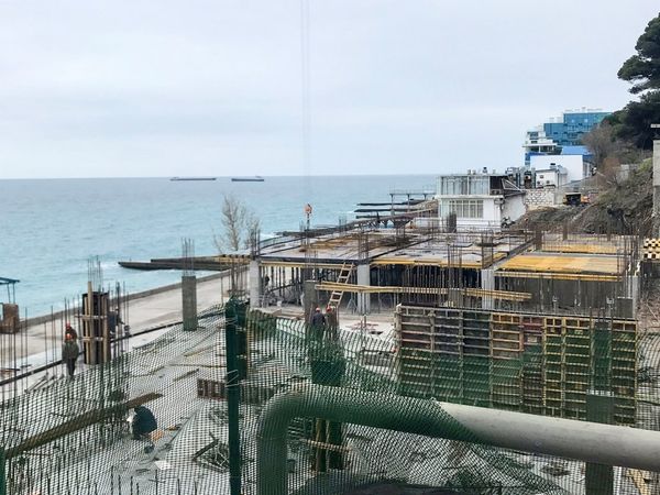 Власти Ялты совместно с группой инвесторов реализуют одновременно два крупных проекта – реконструкцию Приморского пляжа и благоустройство Приморского парка