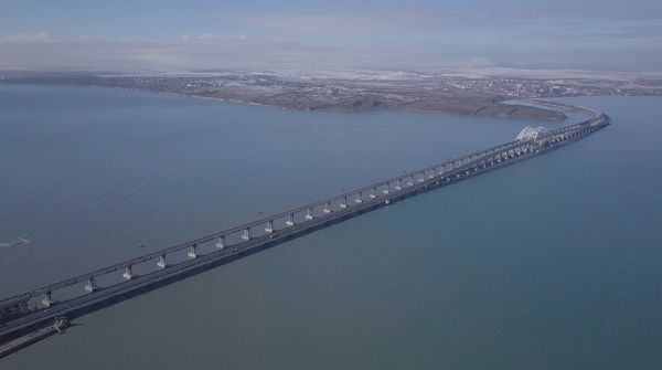 Вид с коптера на Крымский мост  