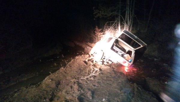 Застрявший автомобиль ВАЗ-2121 (Нива) в районе Симферопольского водохранилища