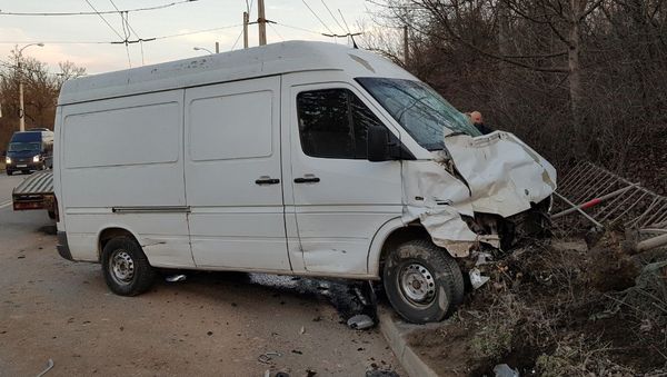 ДТП с участием грузового микроавтобуса и внедорожника под Симферополем 5.03.2019 г.