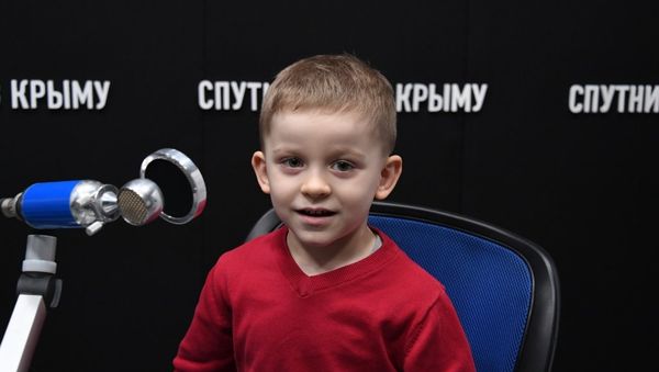 Юный рекордсмен из Евпатории Матвей Потехин в студии радио Спутник в Крыму