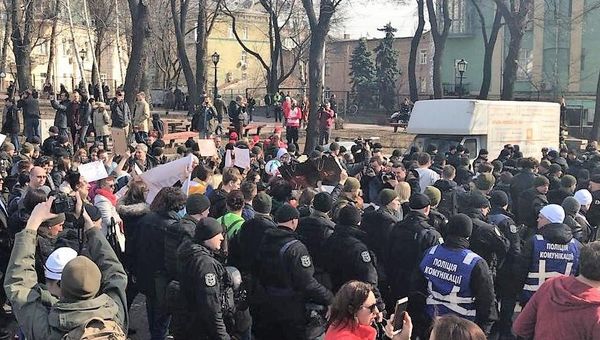 В Киеве акция феминисток закончилась дракой с правыми радикалами