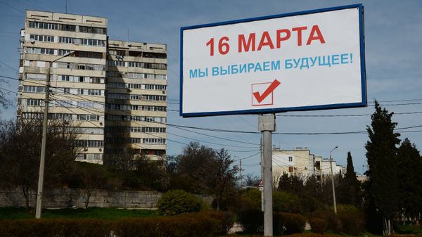 Наглядная агитация за неделю до референдума на улицах Севастополя Наглядная агитация за неделю до референдума на улицах Севастополя