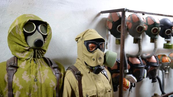 Защитные костюмы и противогазы в подземном Спецобъекте №2 в Севастополе Защитные костюмы и противогазы в подземном Спецобъекте №2 в Севастополе