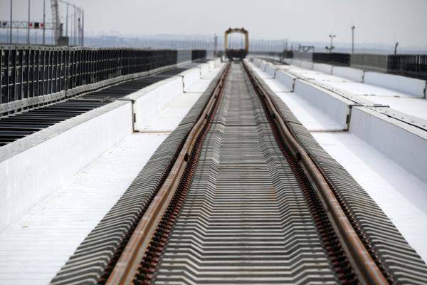 Строительство железнодорожной части Крымского моста Строительство железнодорожной части Крымского моста