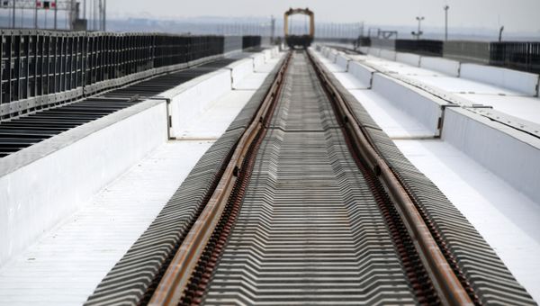 Строительство железнодорожной части Крымского моста