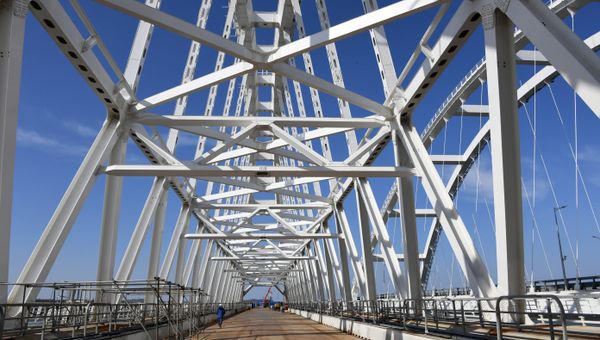 Вид на арки Крымского моста Вид на арки Крымского моста