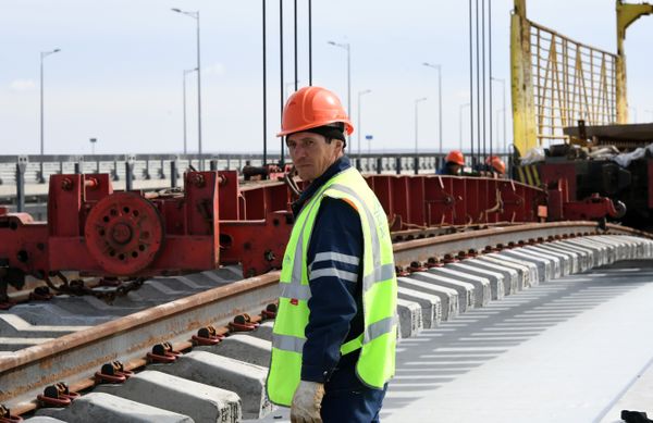Строитель моста через Керченский пролив Строитель моста через Керченский пролив