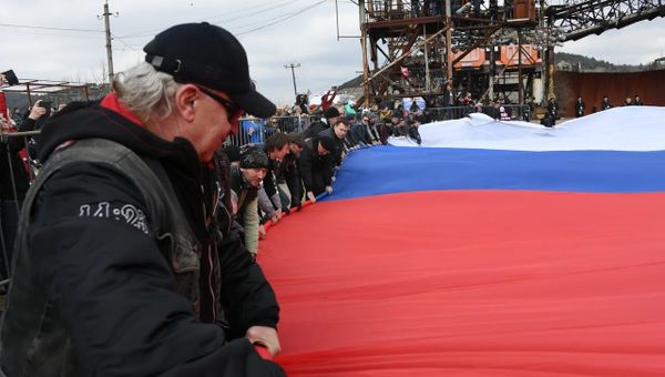 Автомотопробег и большой триколор: акция Ночных волков по случаю пятилетия Крымской весны