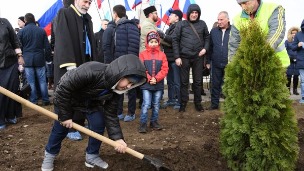 Закладка парка в микрорайоне Фонтаны в Симферополе. 17 марта 2019 Закладка парка в микрорайоне Фонтаны в Симферополе. 17 марта 2019