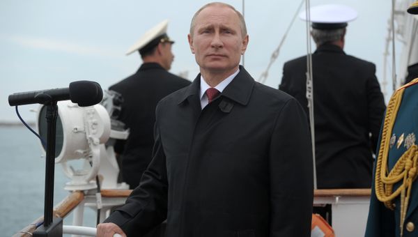 Президент России Владимир Путин на праздновании 69-й годовщины Победы в Великой Отечественной войне и 70-летия освобождения Севастополя. 9 мая 2014